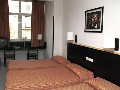 H トップ Bcn シティ ホテル 2*
